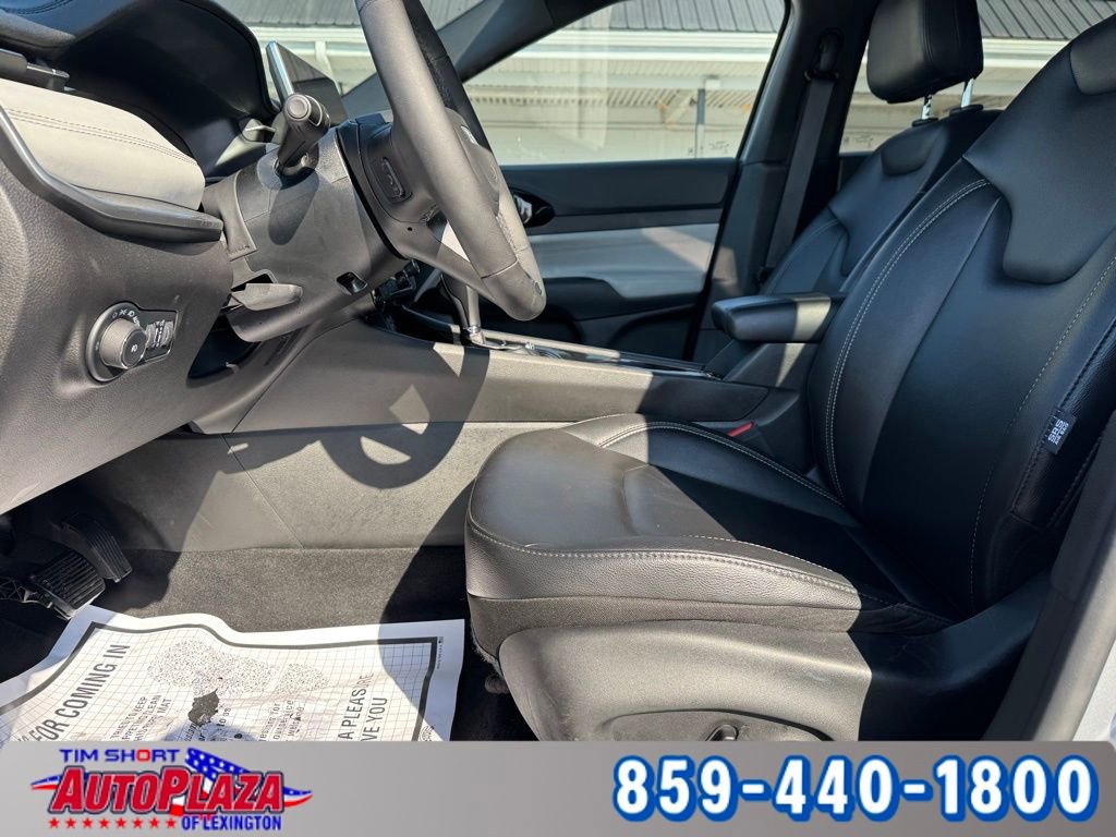 Used 2025 Jeep Compass Limited image 38