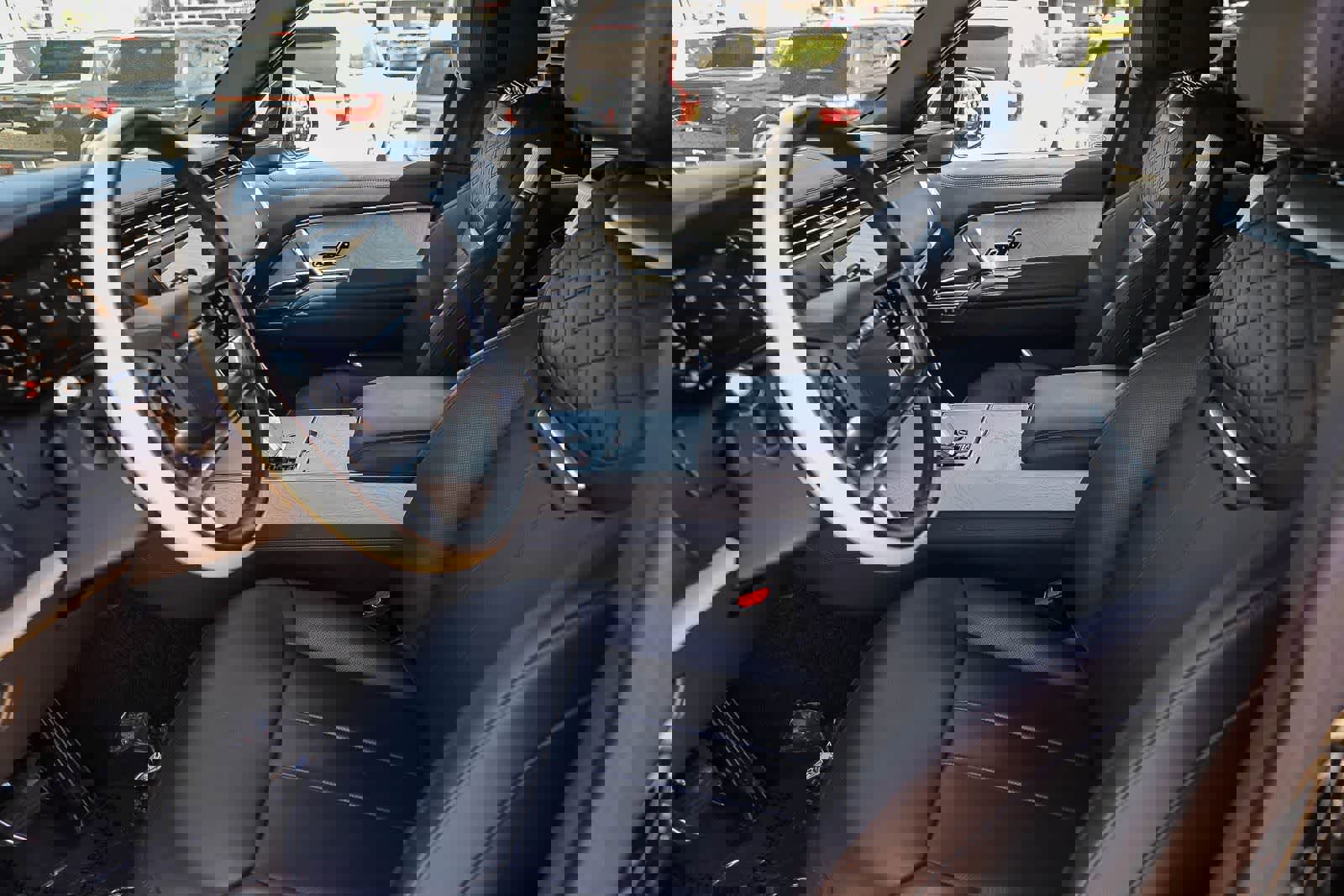 Used 2024 Land Rover Range Rover SV image 17