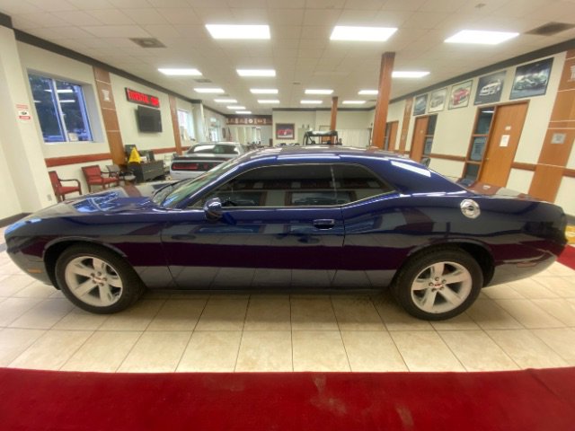 Used 2014 Dodge Challenger SXT image 4