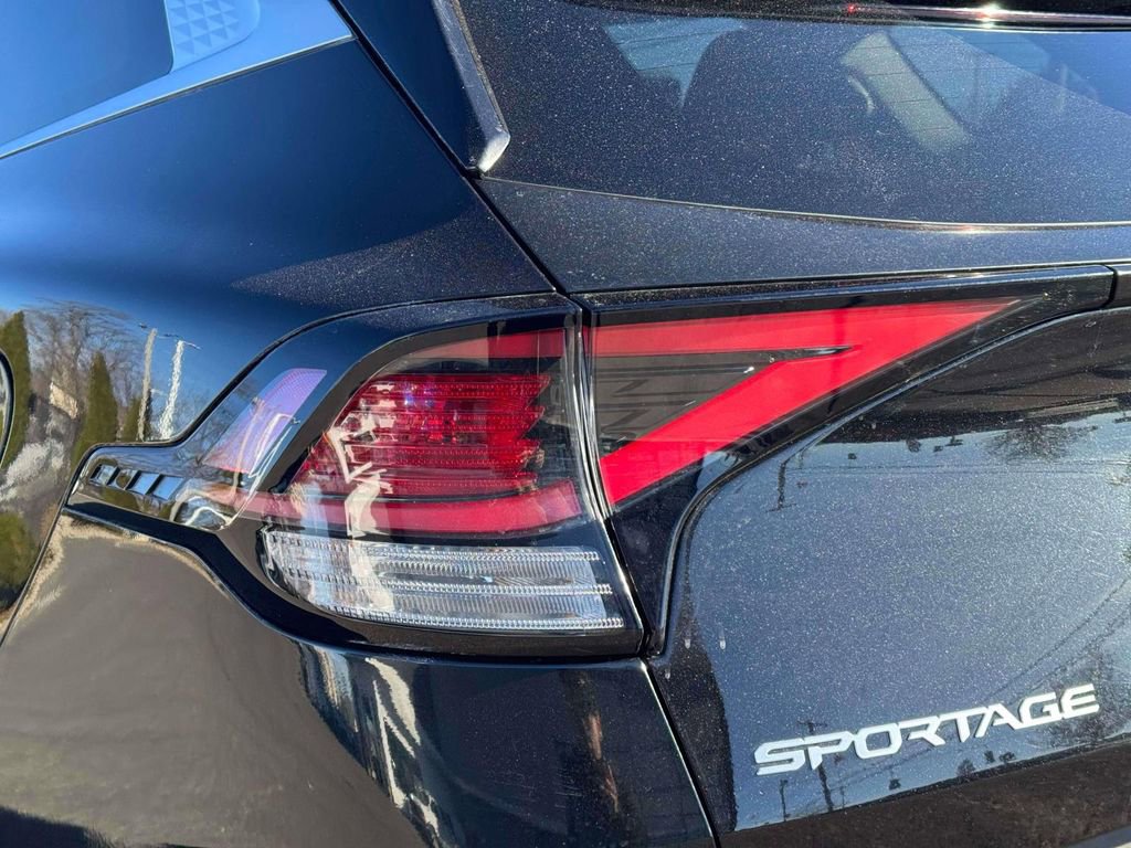 Used 2023 Kia Sportage LX image 10