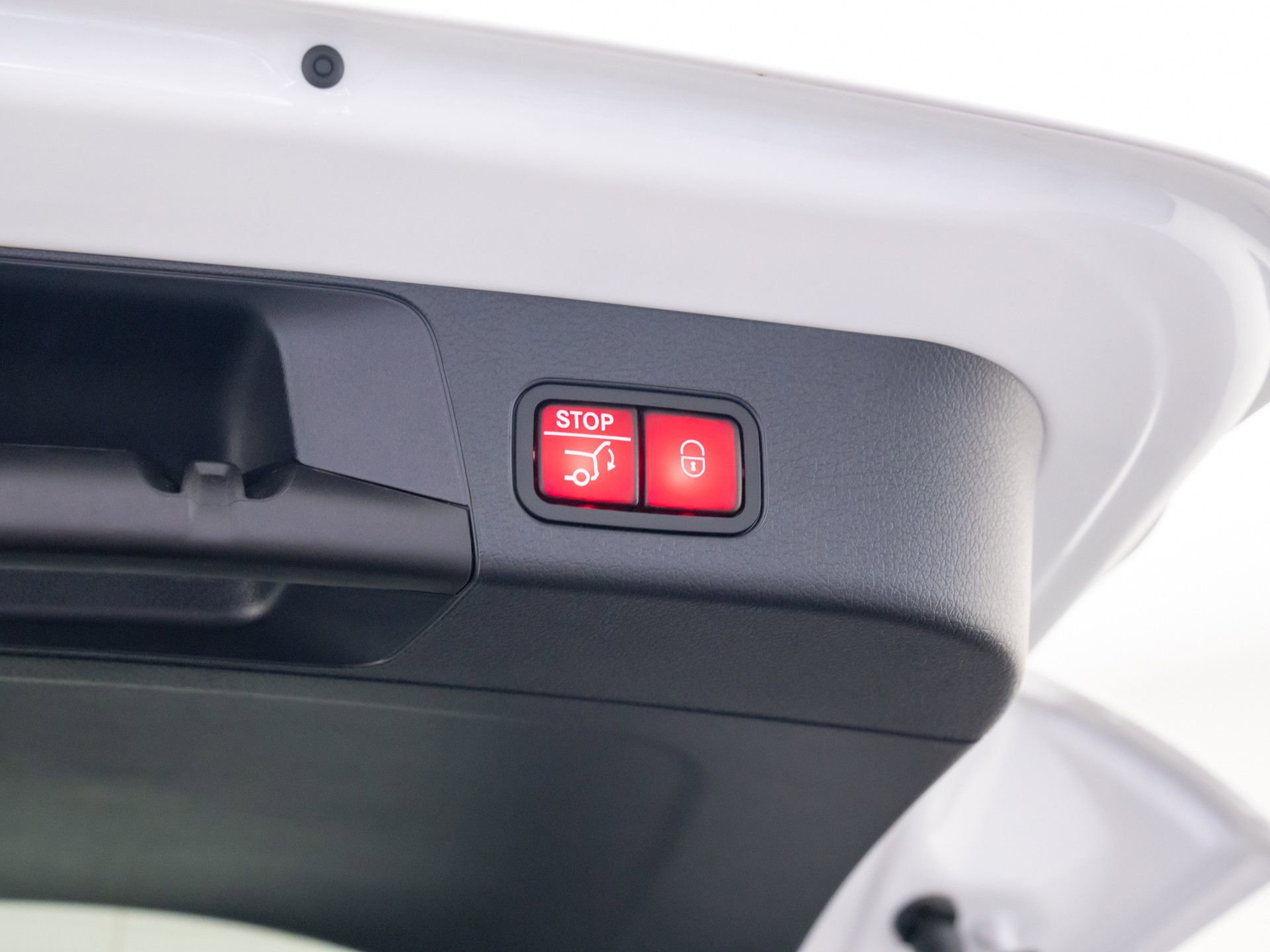 New 2025 Mercedes-Benz GLB 250 4MATIC image 30