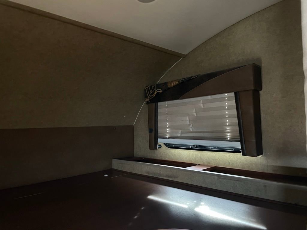 Used 2013 Ford E-450 and Econoline 450 Super Duty w/ Motorhome Prep Pkg RWD image 84