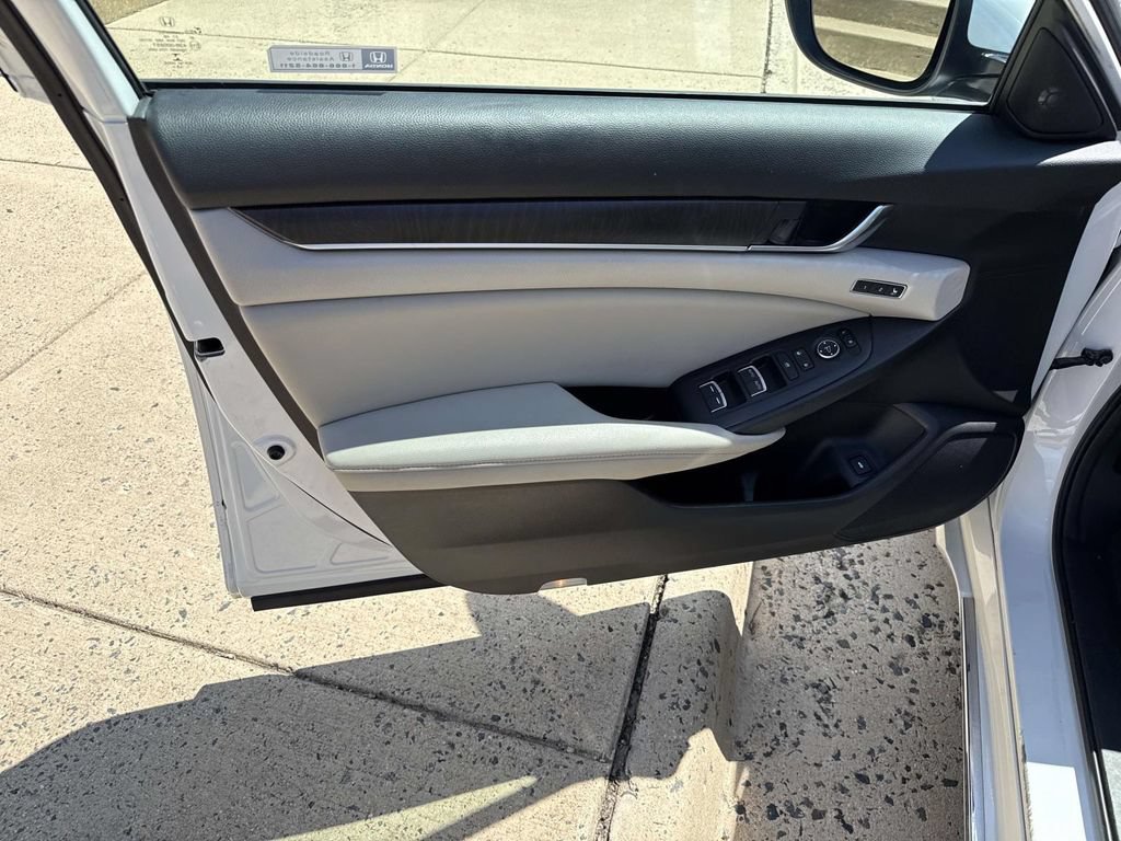 Used 2020 Honda Accord Touring image 28