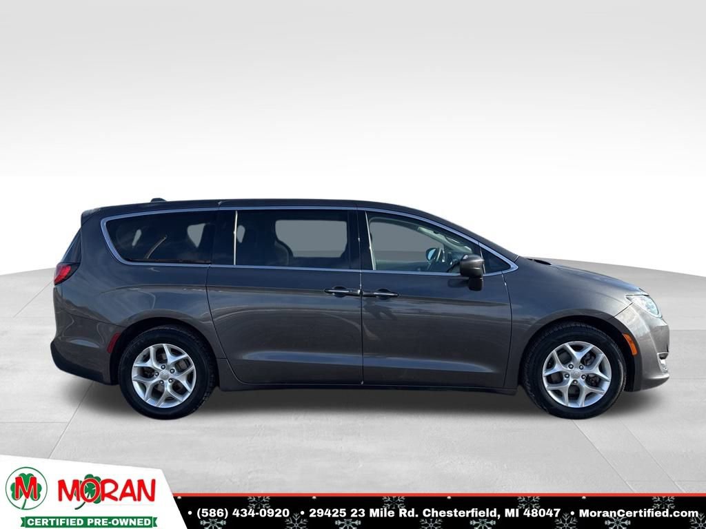 Used 2017 Chrysler Pacifica Touring Plus w/ Tire & Wheel Group image 6
