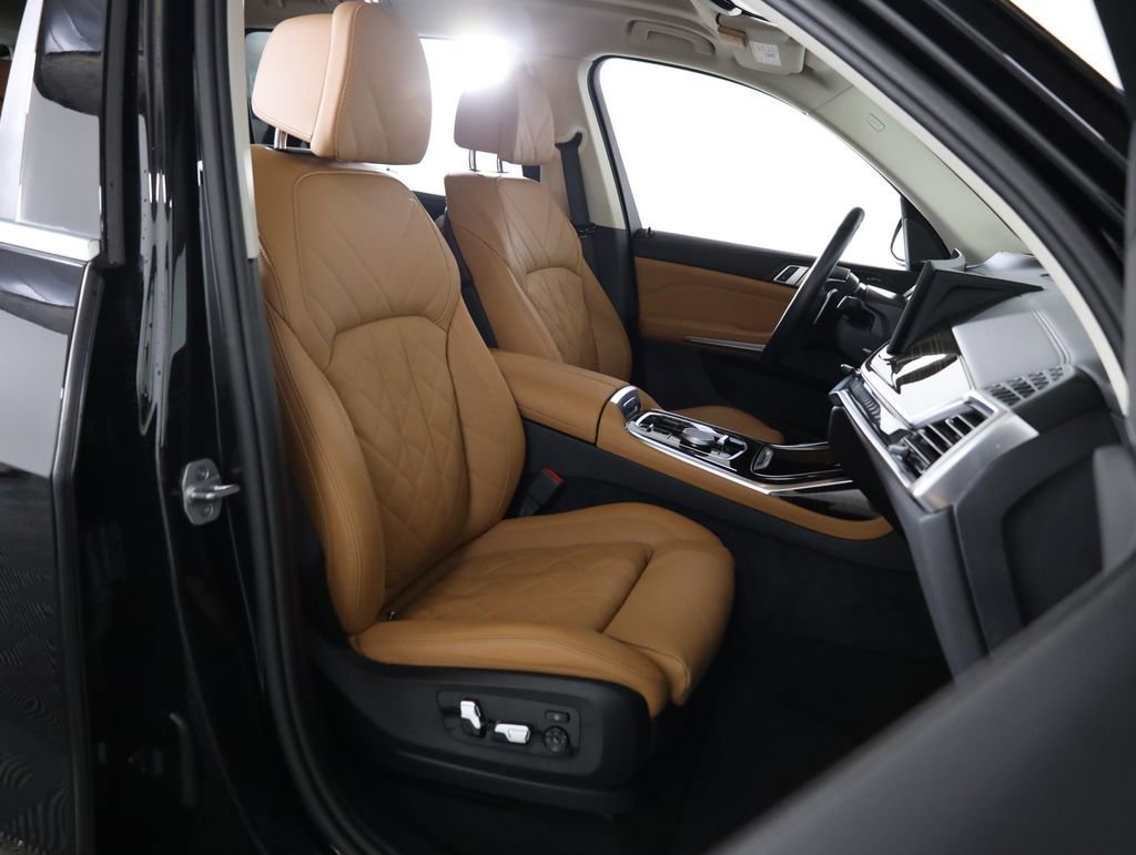 Used 2025 BMW X7 xDrive40i AWD/4WD image 69
