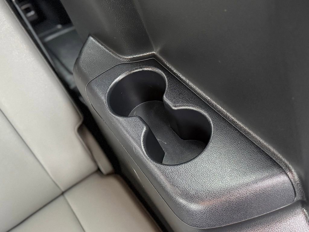 Used 2022 Toyota Highlander XLE AWD/4WD image 8