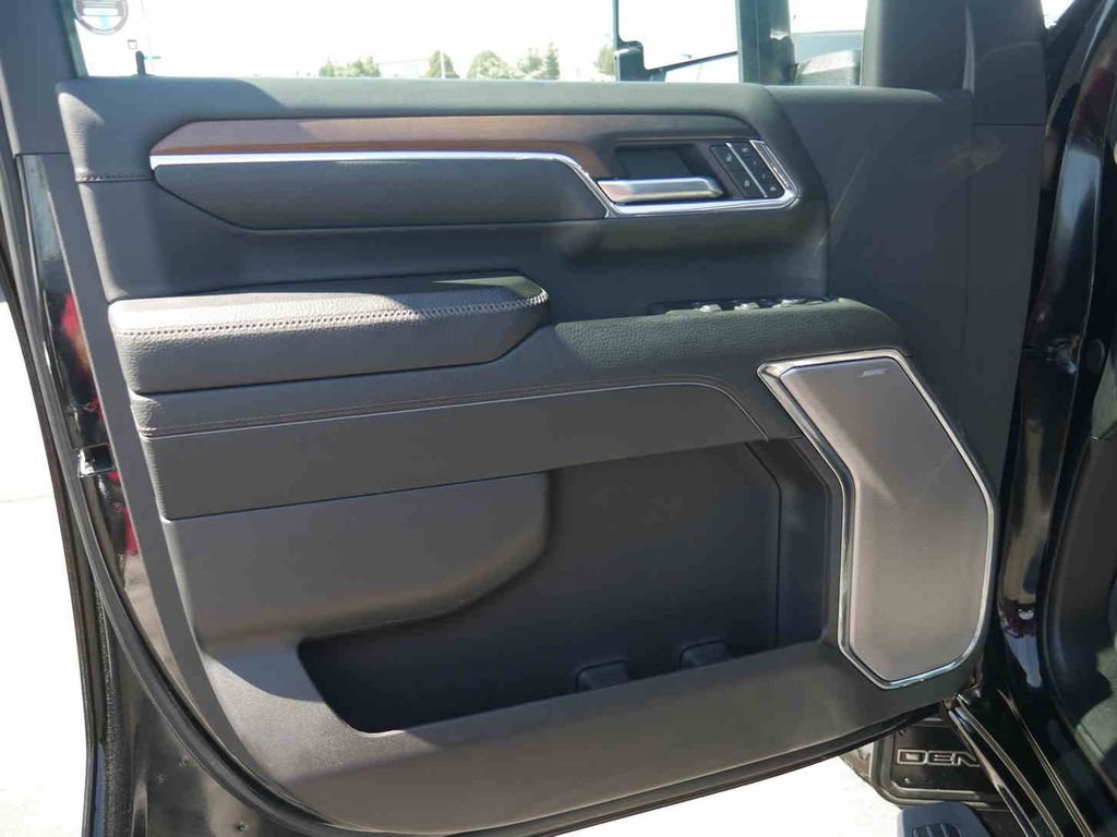 Used 2024 GMC Sierra 3500 Denali w/ Technology Package AWD/4WD image 29