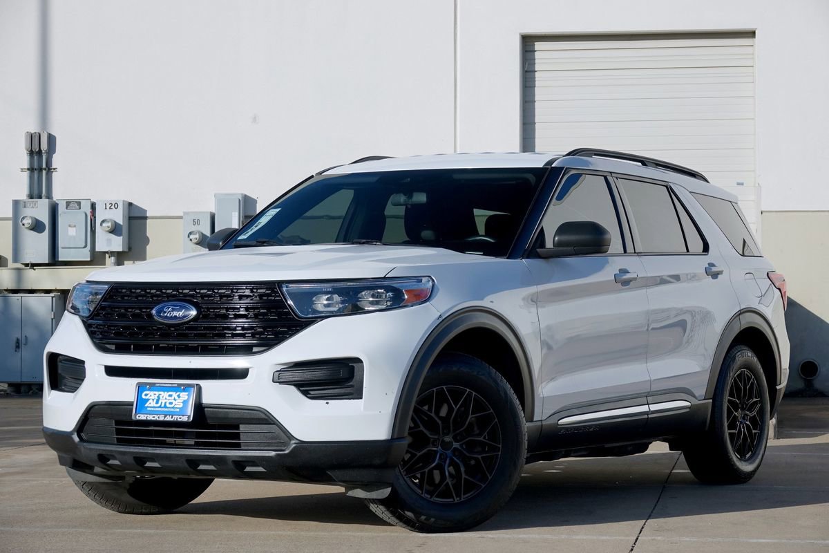 Used 2020 Ford Explorer XLT image 2