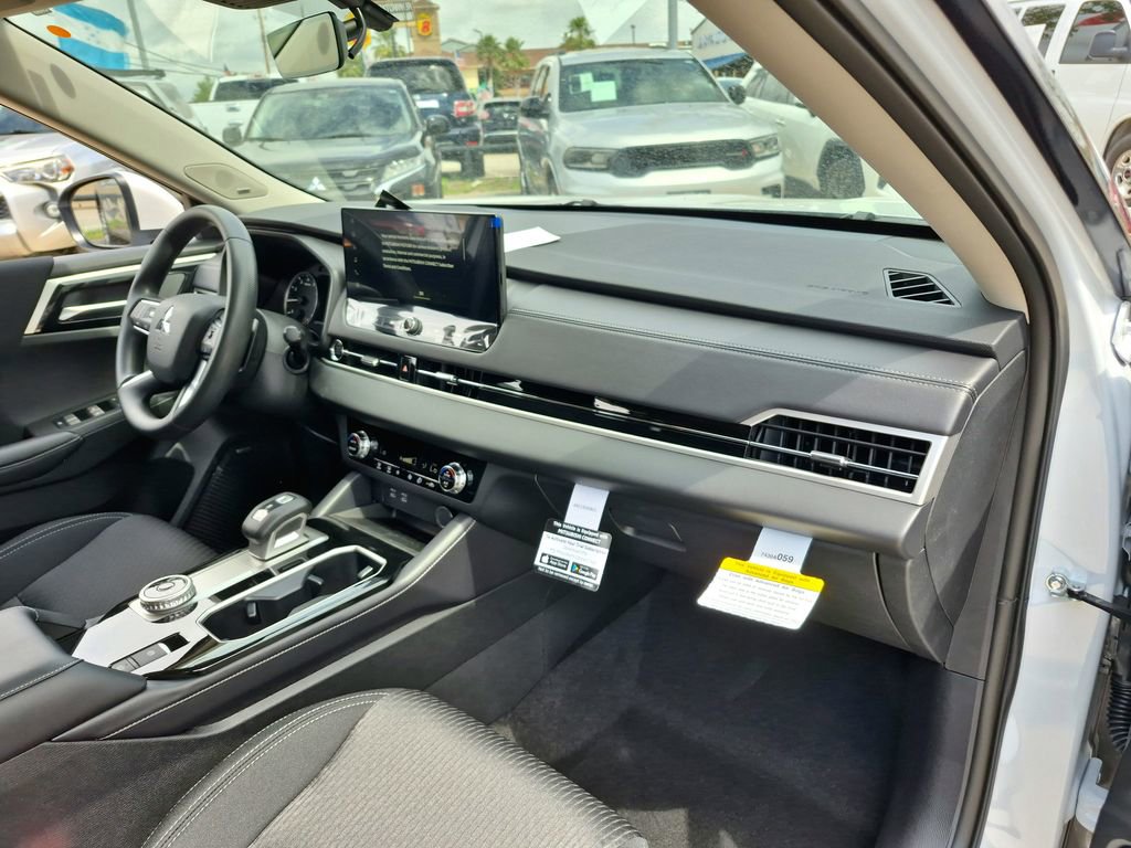 New 2026 Mitsubishi Outlander ES image 22
