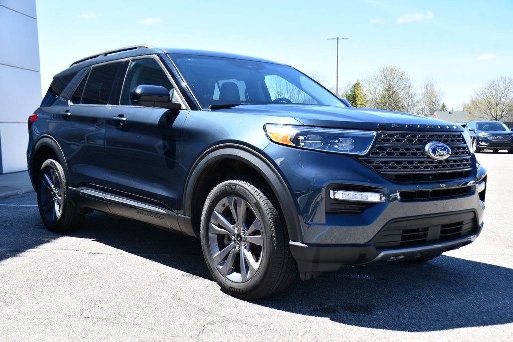 Used 2024 Ford Explorer XLT w/ Equipment Group 202A AWD/4WD image 9