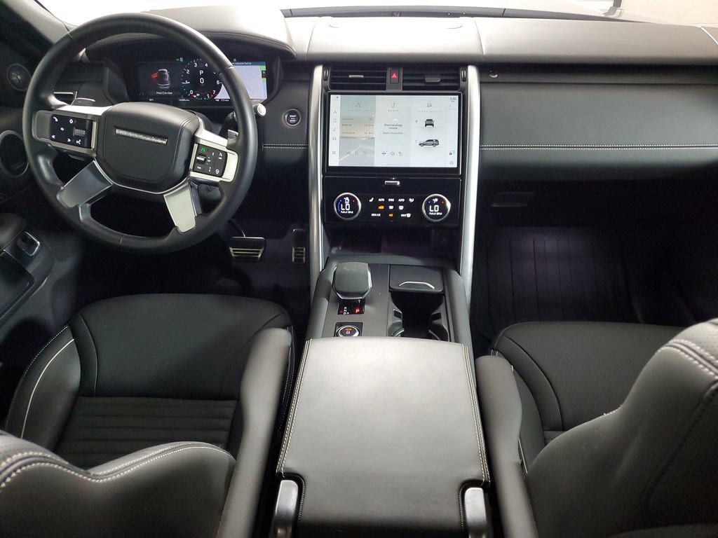 Used 2023 Land Rover Discovery Metropolitan Edition AWD/4WD image 14