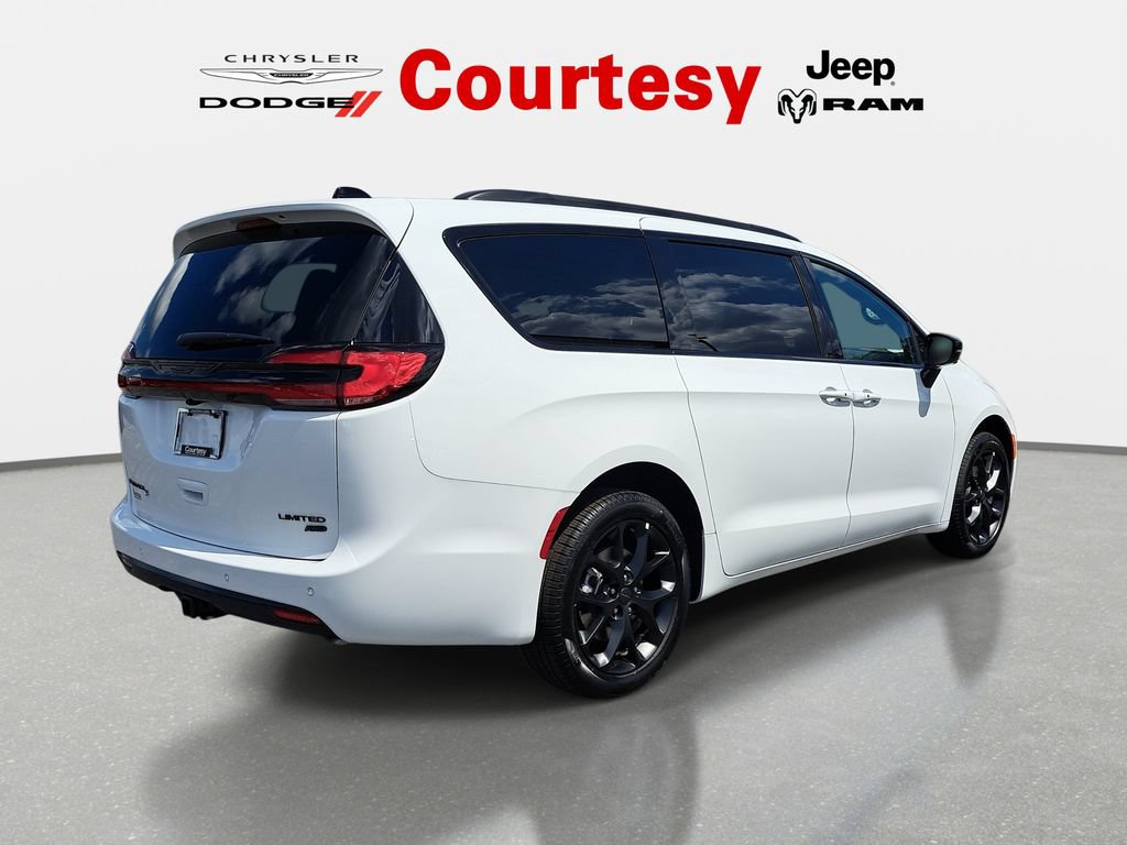 New 2027 Chrysler Pacifica Limited AWD/4WD image 3