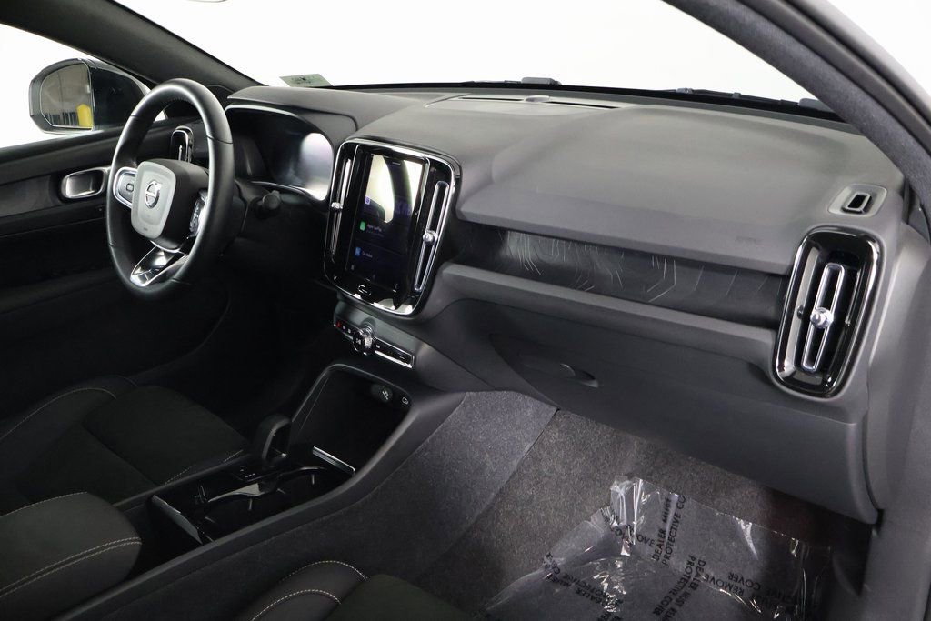 Used 2023 Volvo C40 P8 Recharge Plus image 9