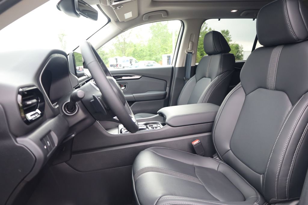 New 2025 Honda Pilot Touring image 12