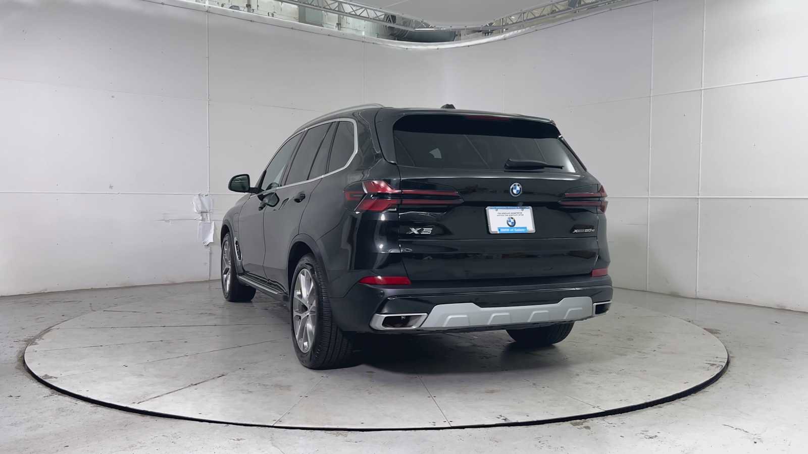 Used 2025 BMW X5 xDrive50e image 3