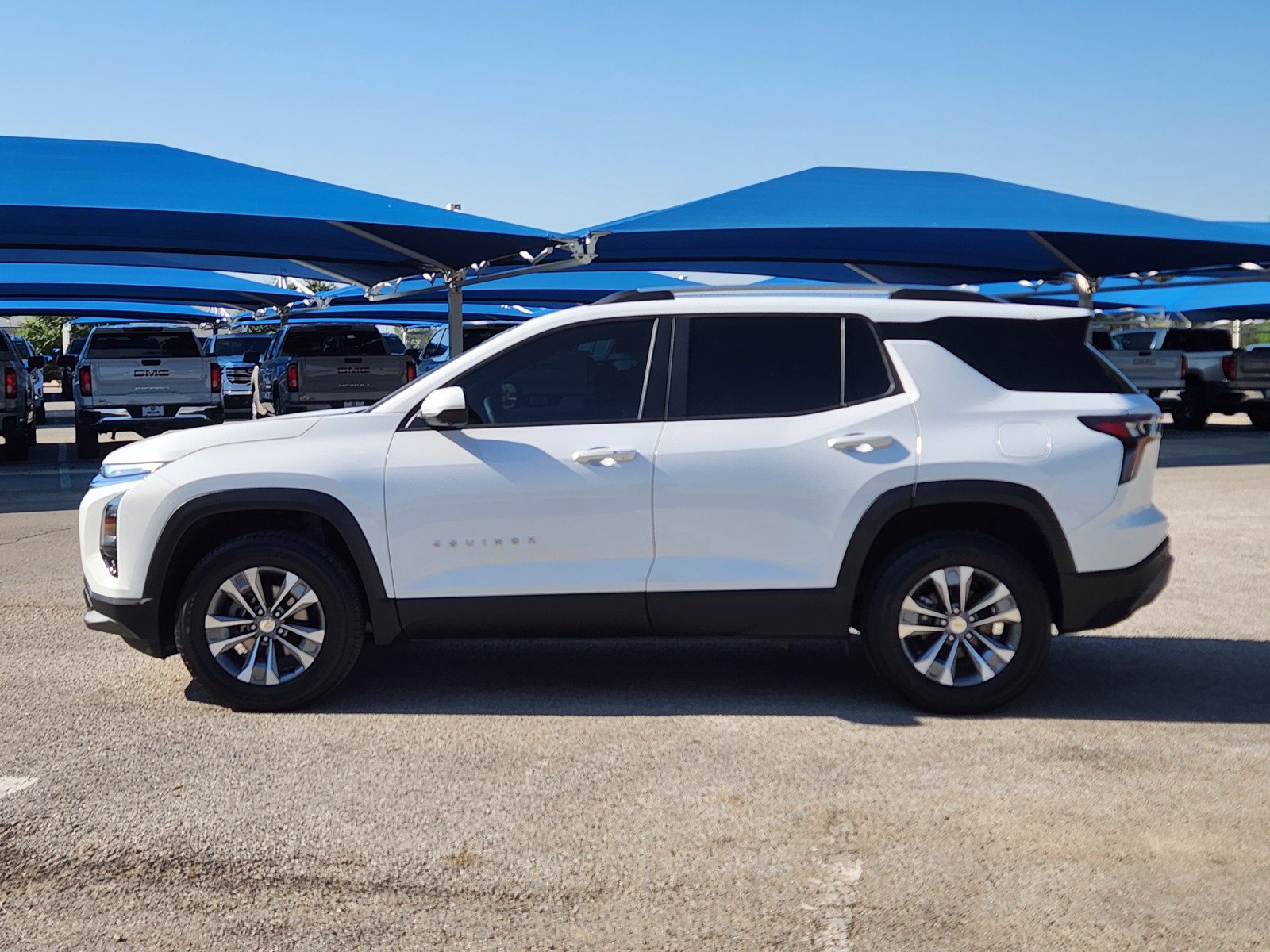 Used 2025 Chevrolet Equinox LT w/ Convenience Package II FWD image 3