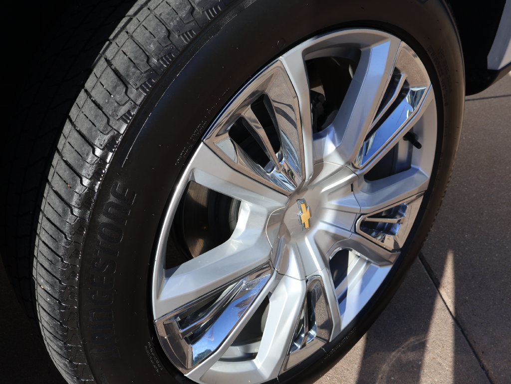 Used 2024 Chevrolet Silverado 1500 High Country w/ High Country Premium Package AWD/4WD image 38