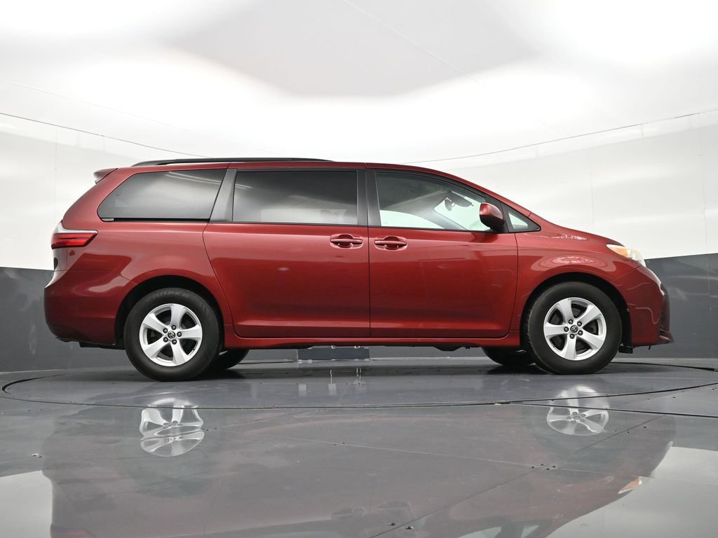 Used 2020 Toyota Sienna LE image 28