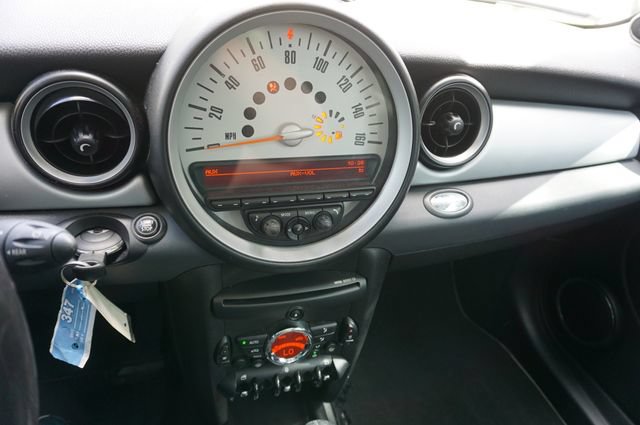 Used 2011 MINI Cooper Hardtop FWD image 4