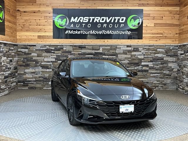 Used 2023 Hyundai Elantra Blue FWD image 4