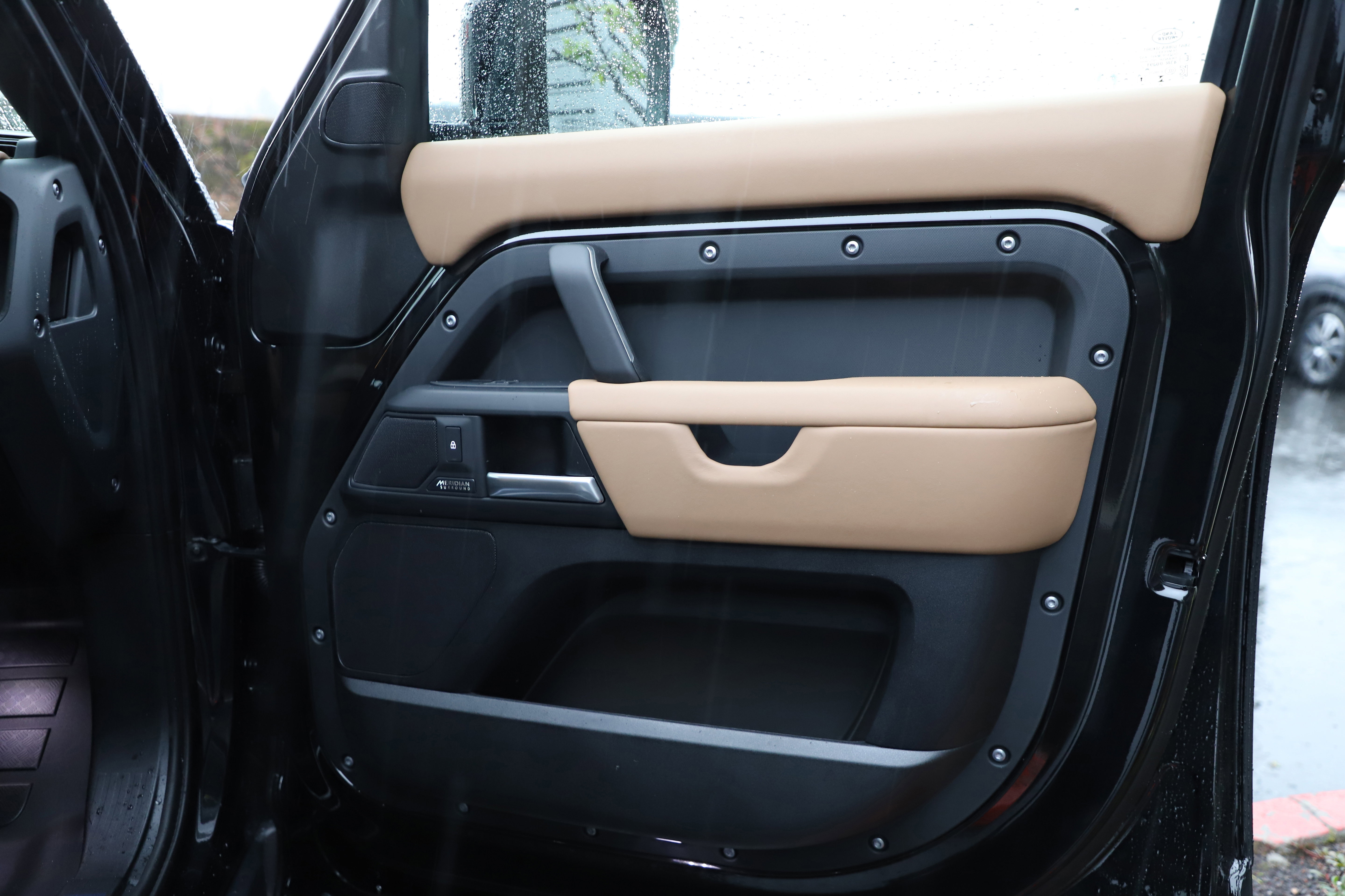 New 2026 Land Rover Defender 110 X-Dynamic SE image 9