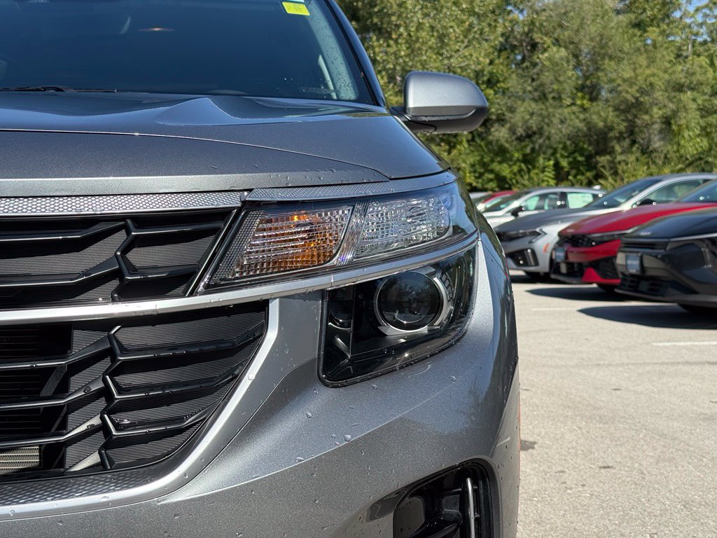 Used 2024 Kia Seltos LX AWD/4WD image 4