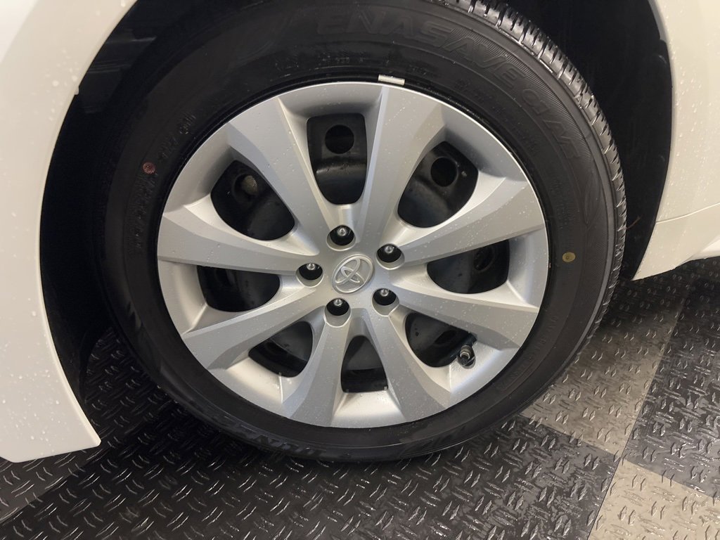 Used 2023 Toyota Corolla LE image 3