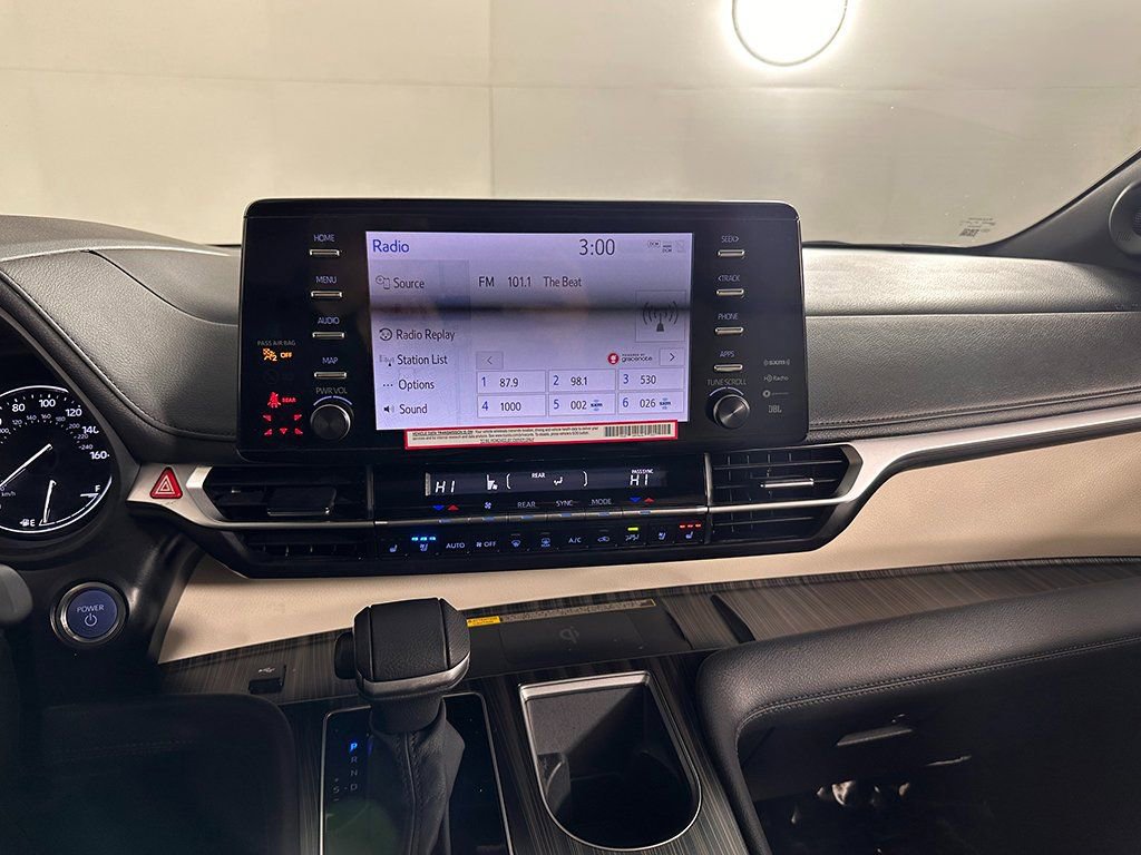Used 2024 Toyota Sienna Limited FWD image 47
