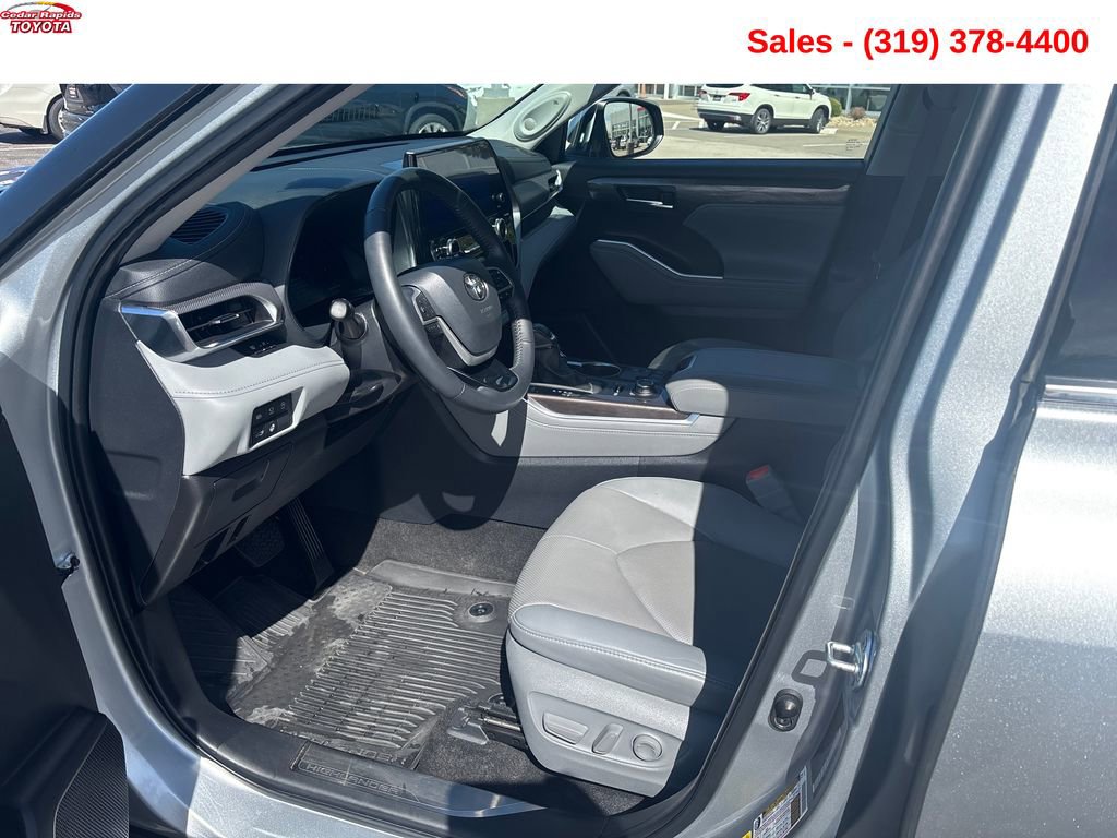 Used 2024 Toyota Highlander Platinum AWD/4WD image 10