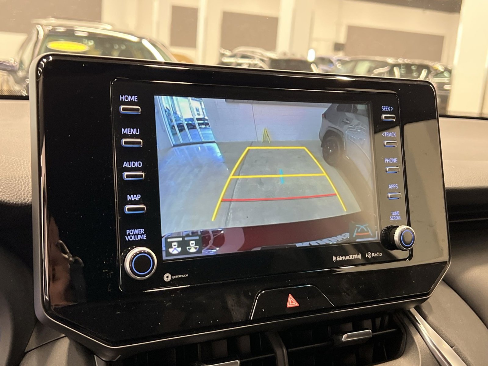 Used 2021 Toyota Venza LE w/ Carpet Mat Package (TMS) image 17