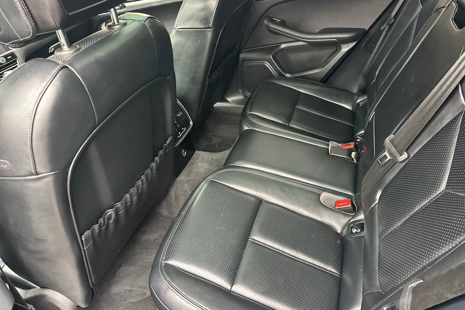 Used 2024 Porsche Macan AWD/4WD image 11
