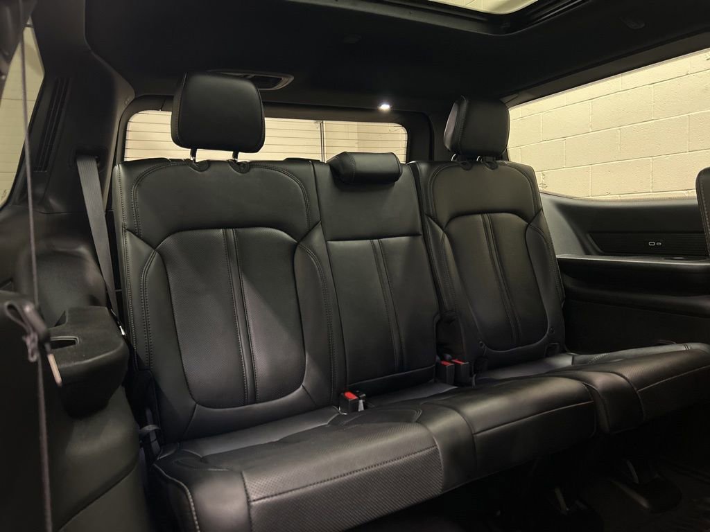 Used 2024 Jeep Wagoneer Series II AWD/4WD image 5