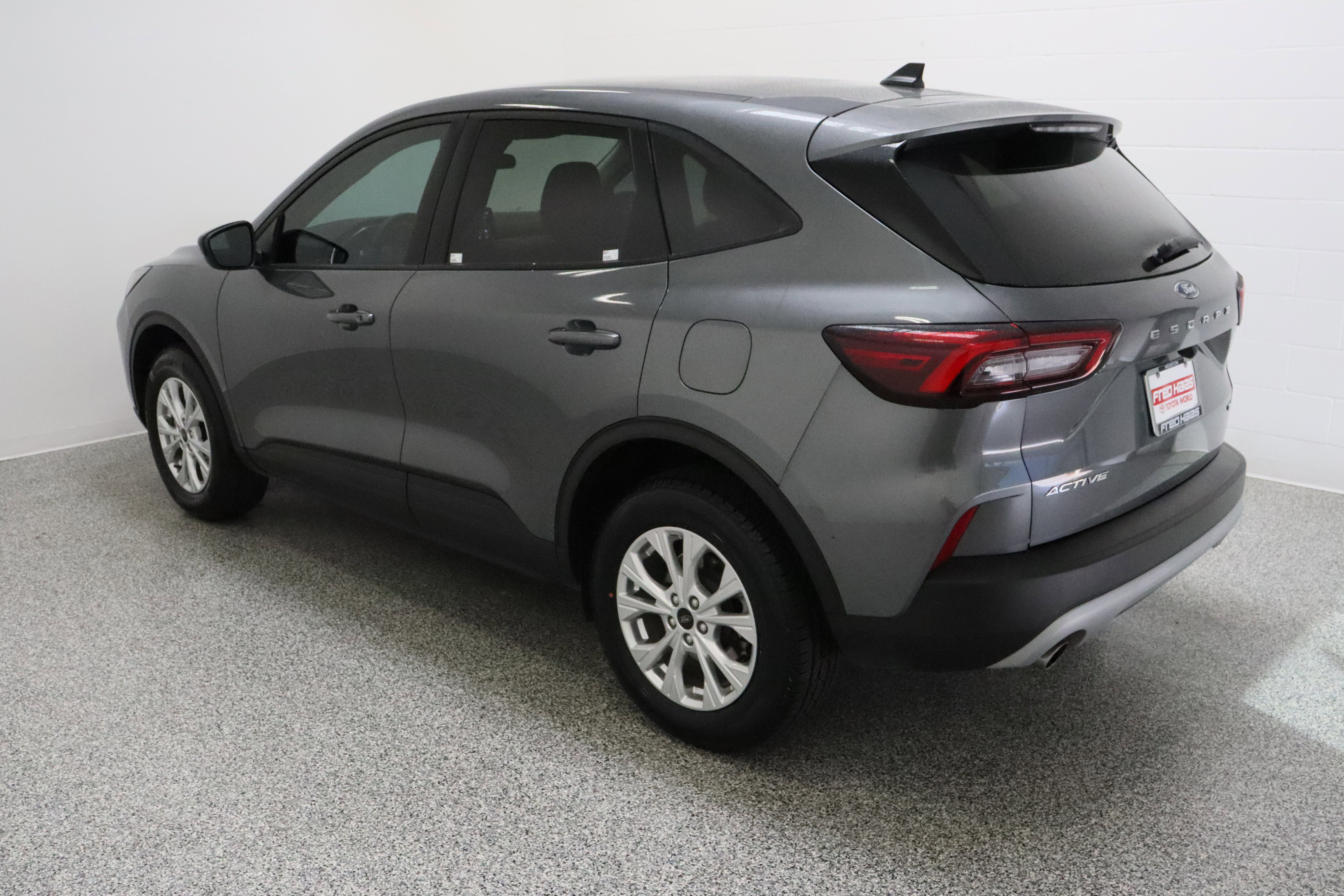 Used 2025 Ford Escape Active AWD/4WD image 9