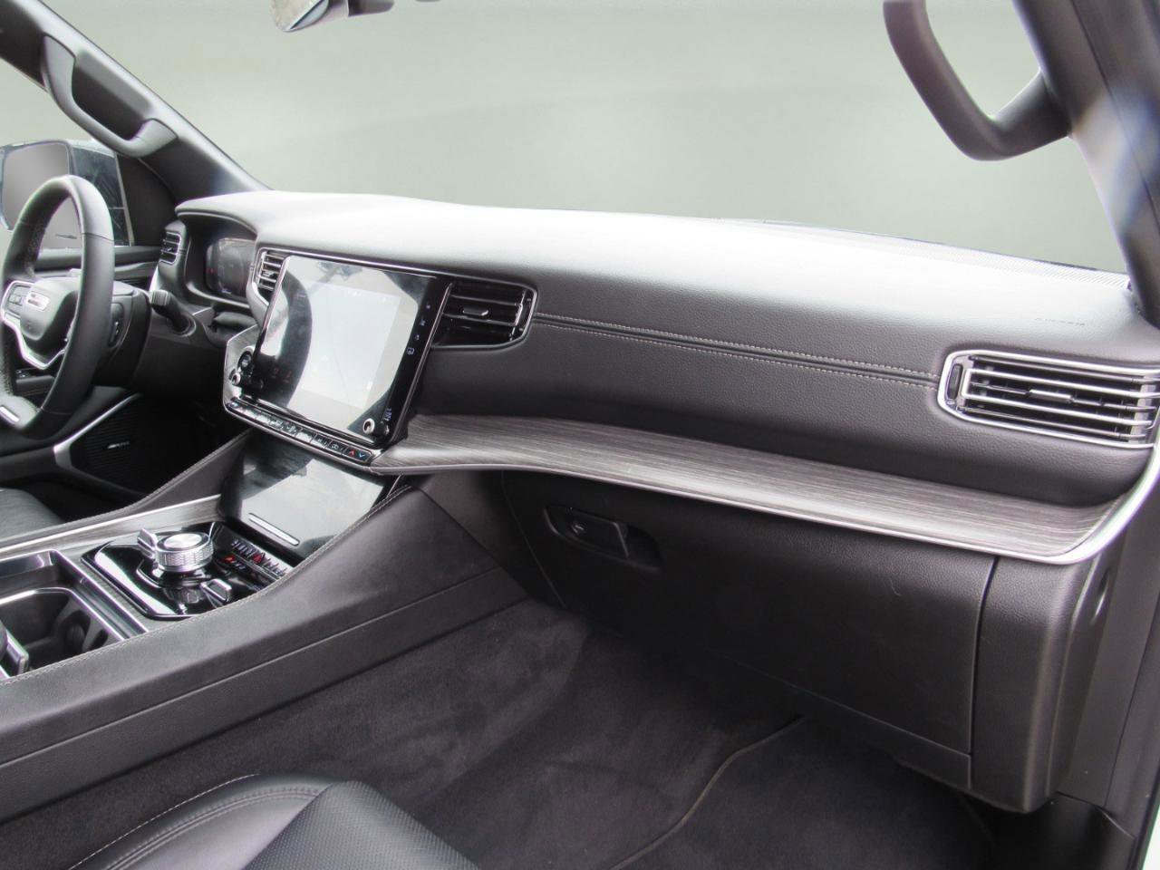Used 2024 Jeep Wagoneer Series III AWD/4WD image 35