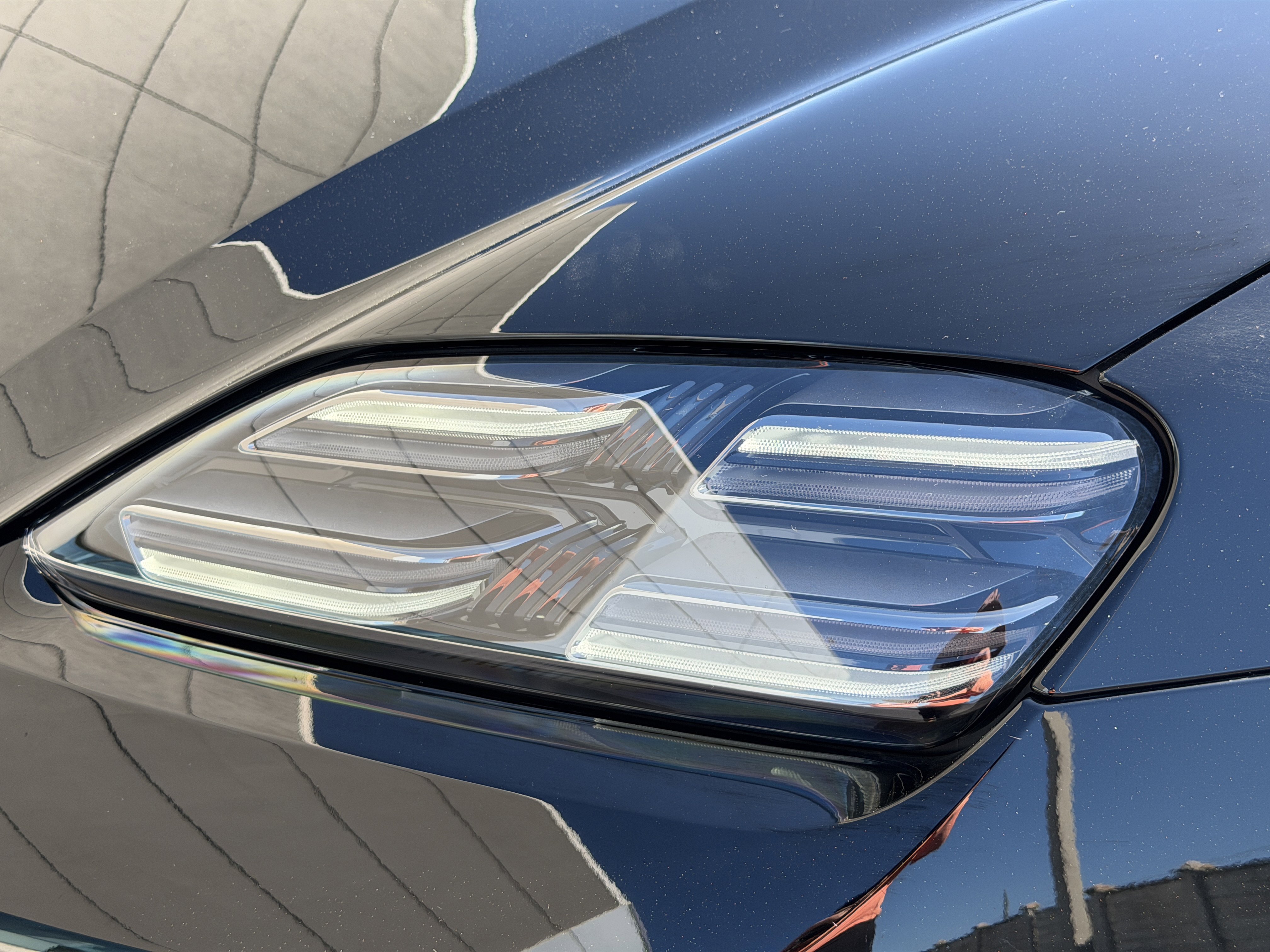 Certified 2025 Porsche Macan Electric image 13