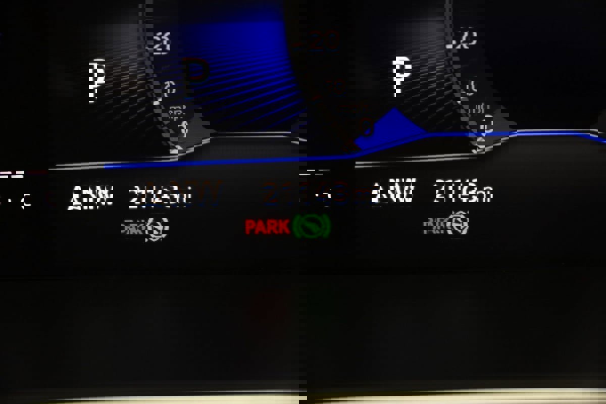 Used 2024 Volkswagen Tiguan SE image 38