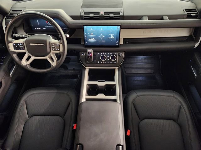 Used 2025 Land Rover Defender 110 S image 4