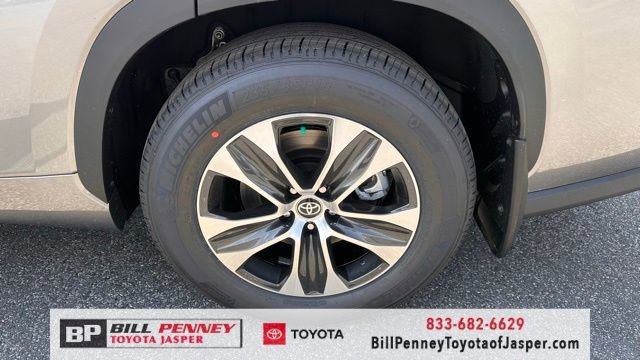 New 2026 Toyota Highlander XLE image 9