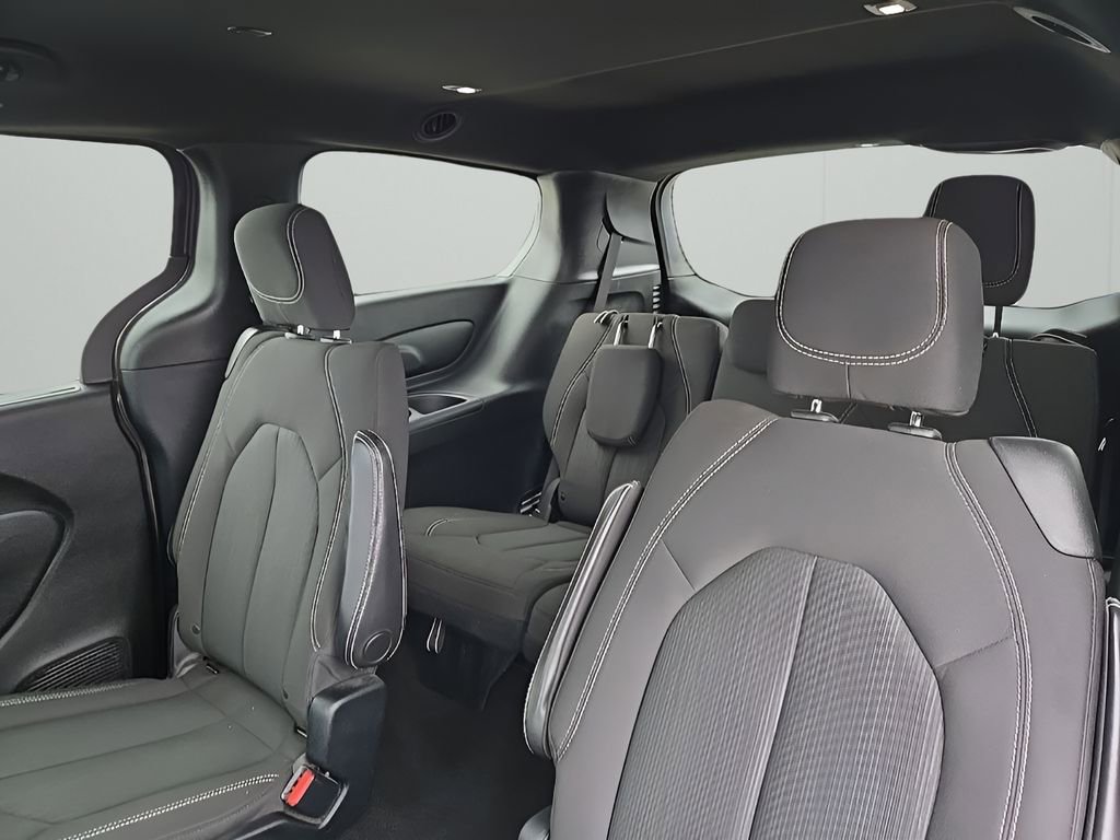 Used 2018 Chrysler Pacifica Touring Plus w/ S Appearance Package image 13