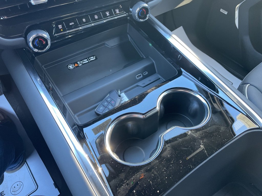 New 2026 Chevrolet Suburban Premier image 11