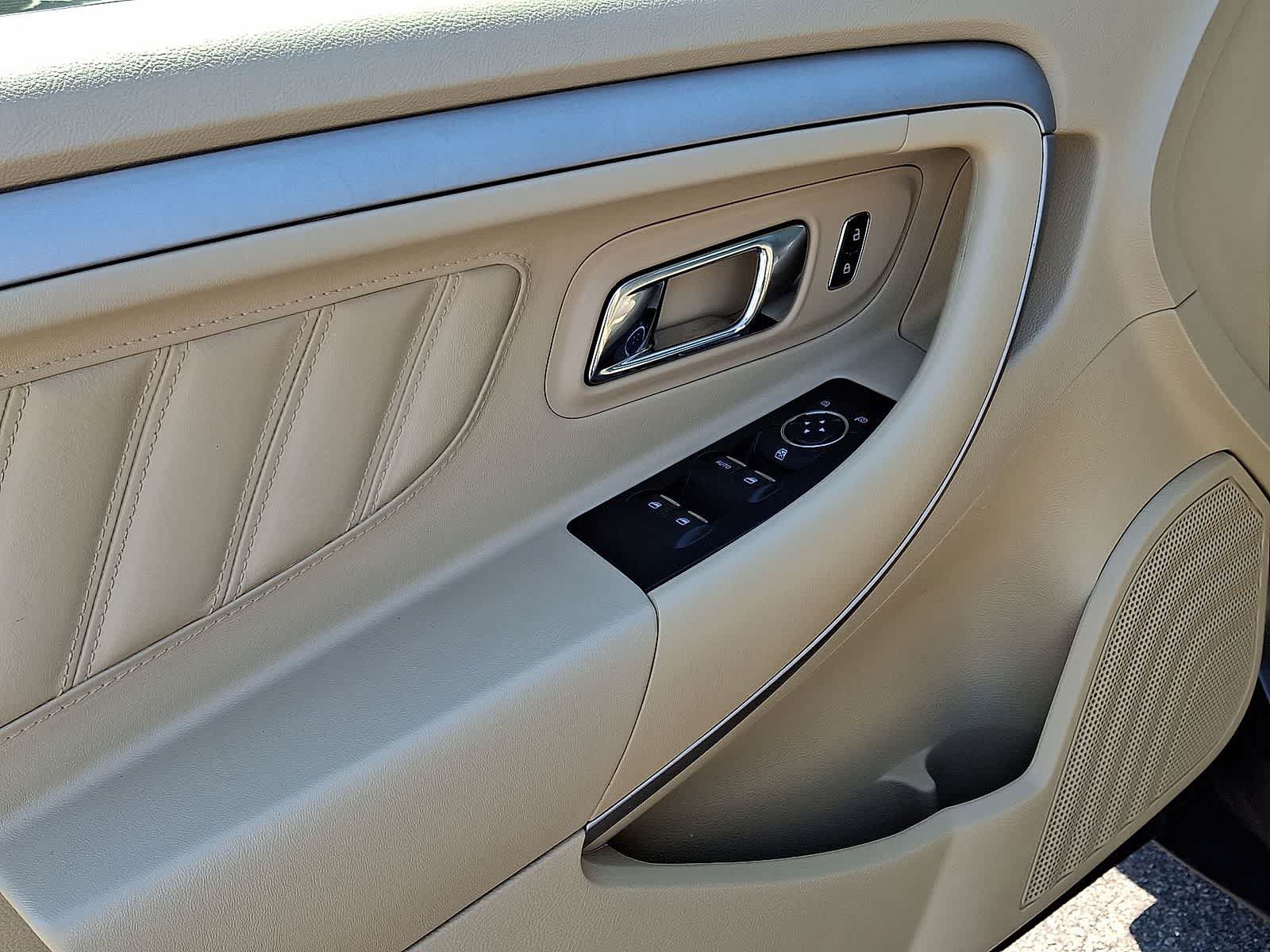 Used 2018 Ford Taurus SE FWD image 27