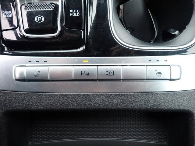 Used 2024 Kia Carnival EX image 24