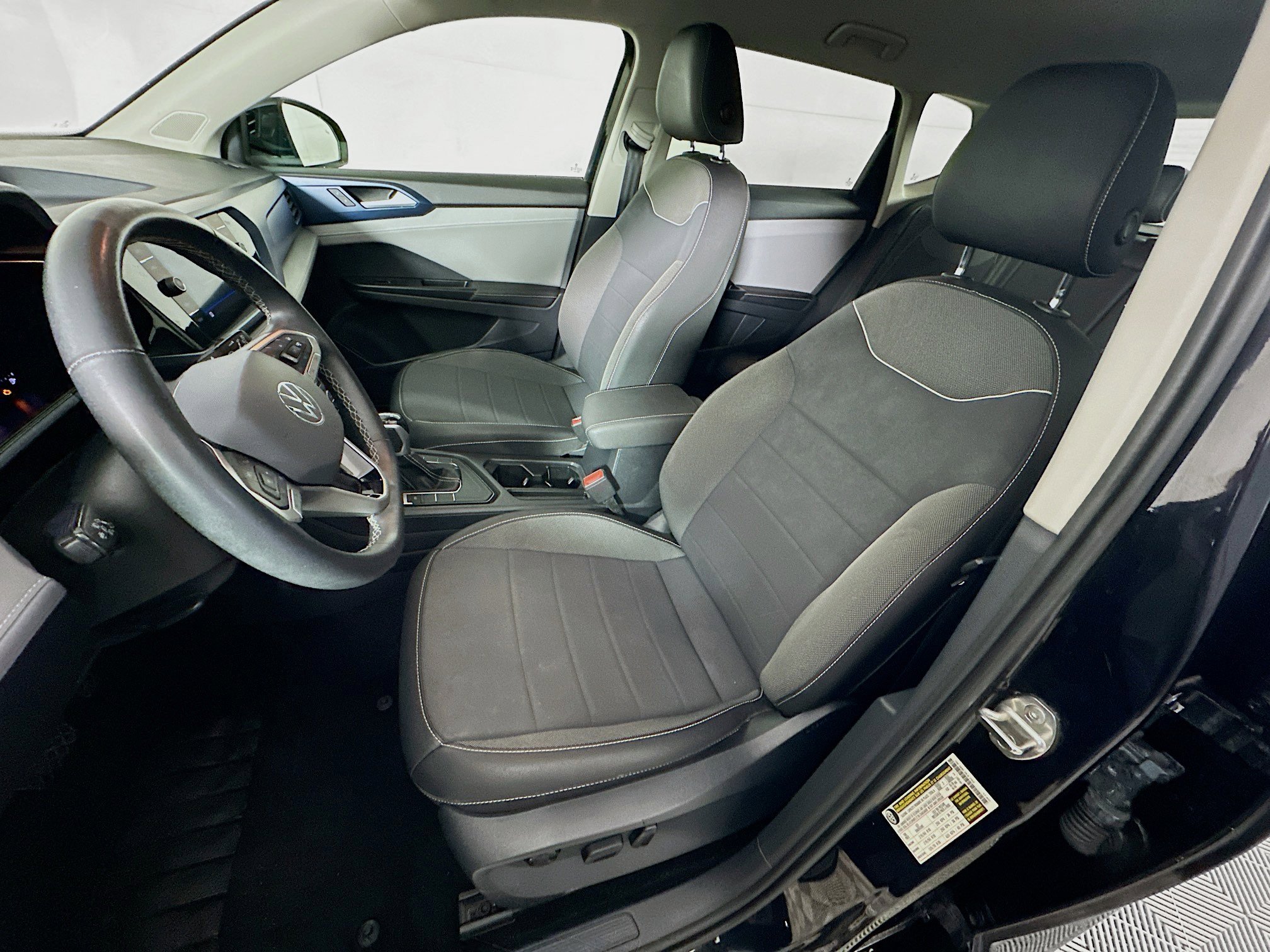 Used 2024 Volkswagen Taos SE image 13