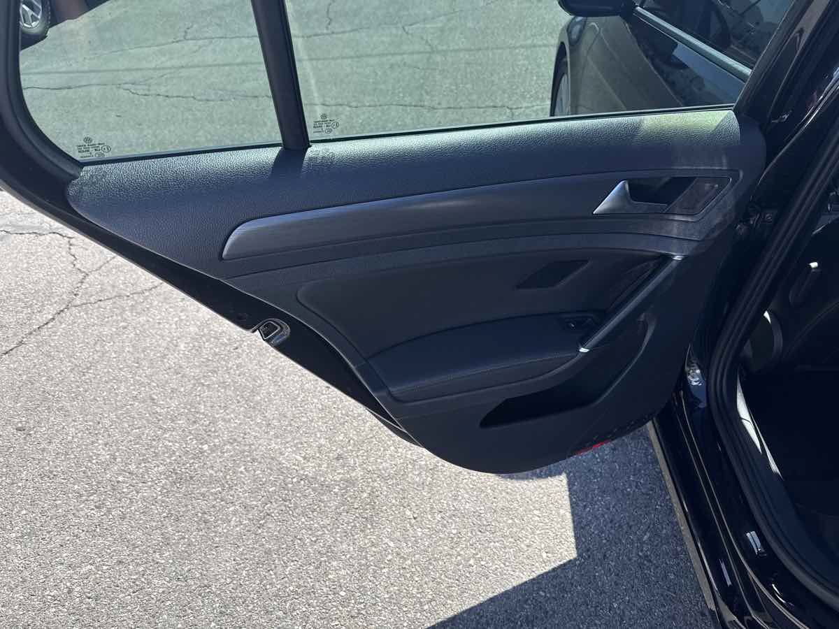 Used 2020 Volkswagen Golf 4-Door FWD image 13