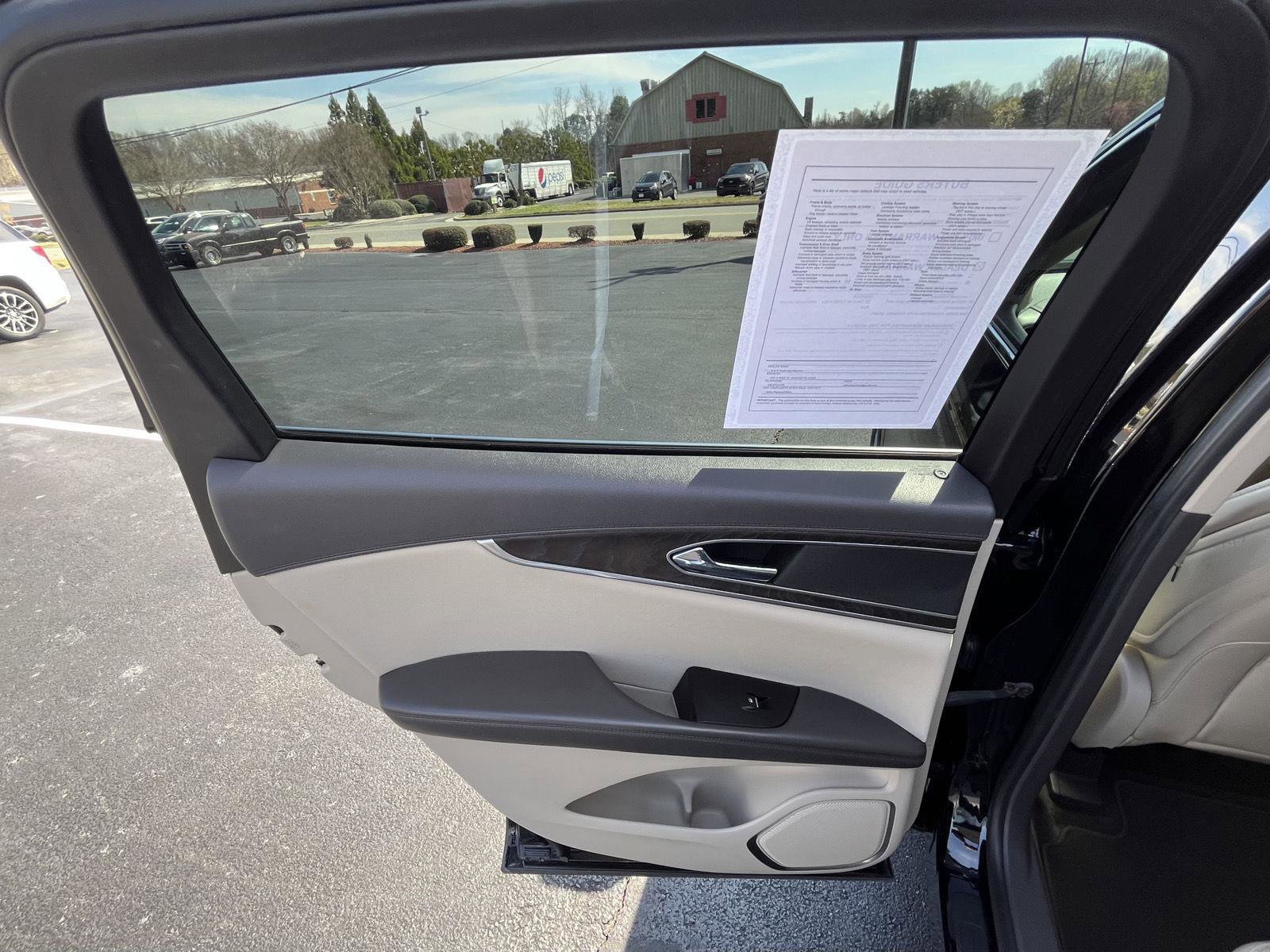 Used 2017 Lincoln MKX Select w/ Select Plus Package image 19