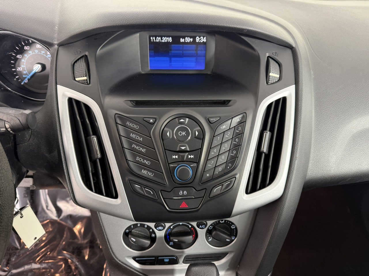 Used 2013 Ford Focus SE w/ SE Winter Pkg image 19