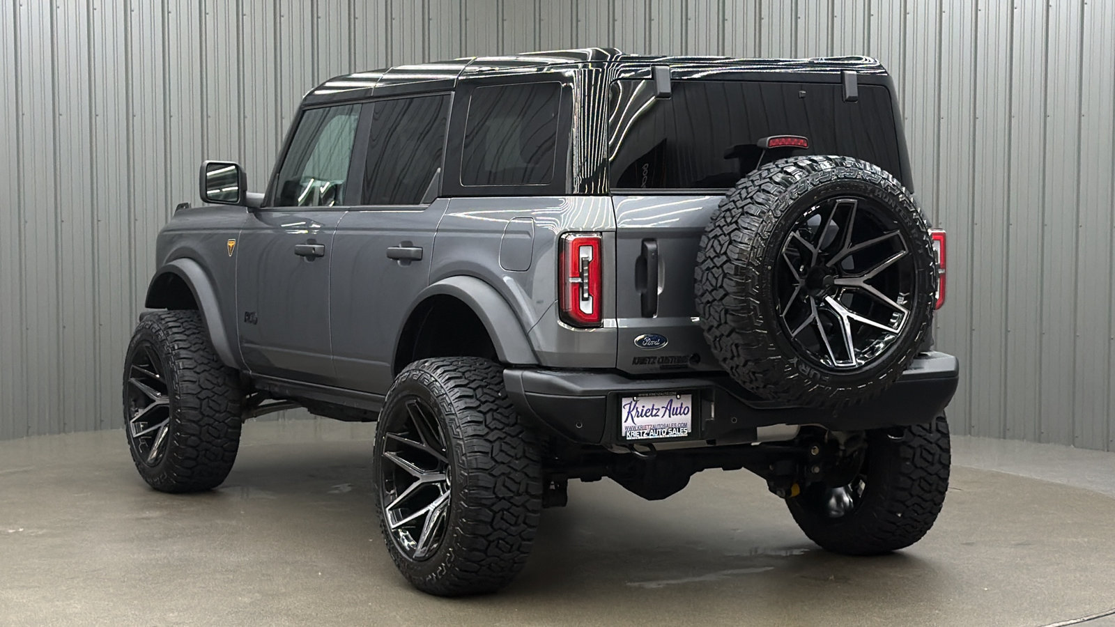 Used 2025 Ford Bronco Badlands w/ Black Appearance Package AWD/4WD image 3