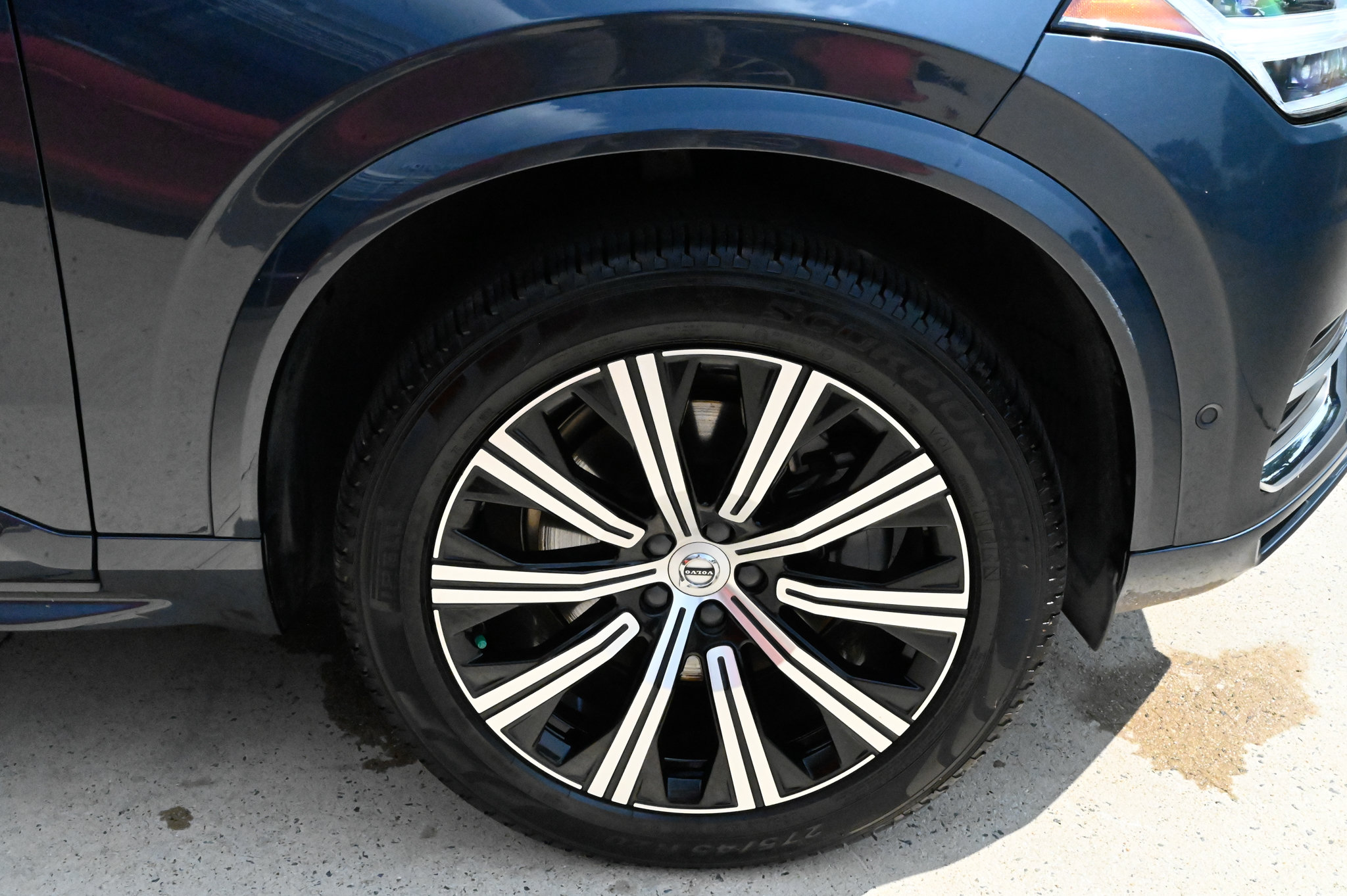 Used 2023 Volvo XC90 B6 Plus AWD/4WD image 12