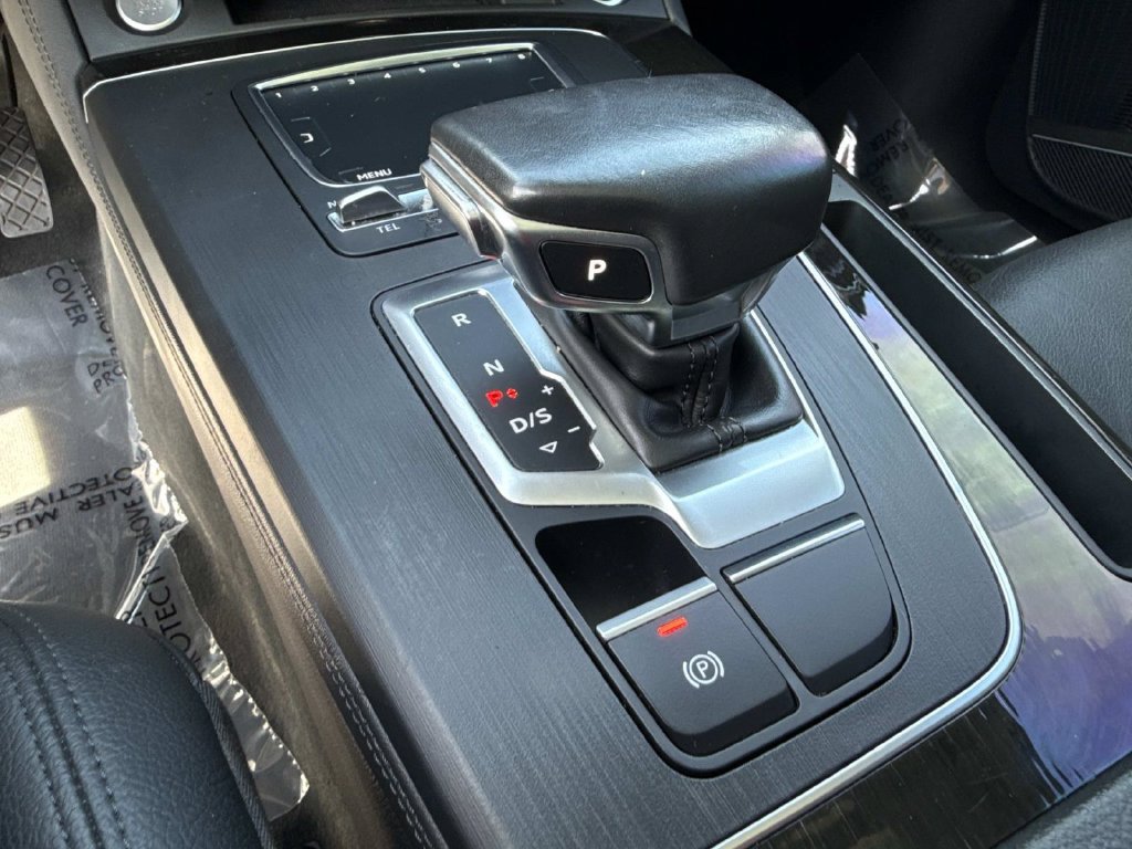 Used 2020 Audi Q5 e Premium Plus w/ Premium Plus Package AWD/4WD image 36