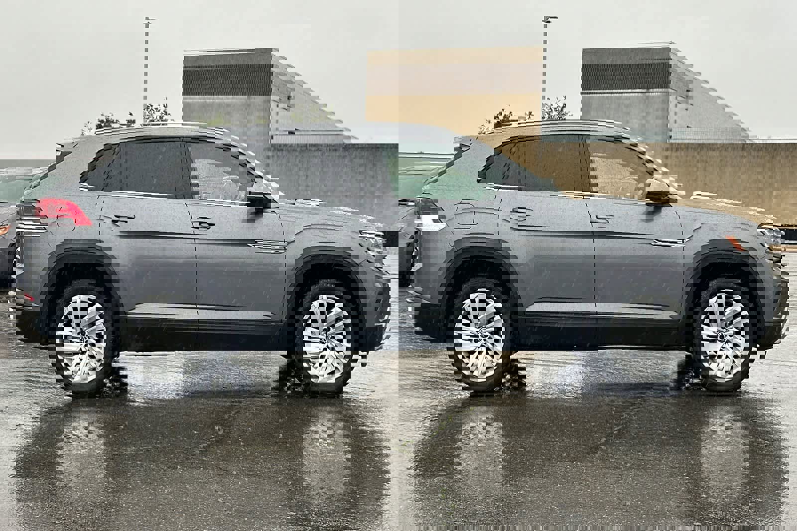 Used 2021 Volkswagen Atlas Cross Sport SE image 6